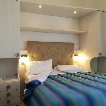 Hotel Confort Cattolica Esterno foto