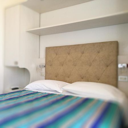 Hotel Confort Cattolica Esterno foto