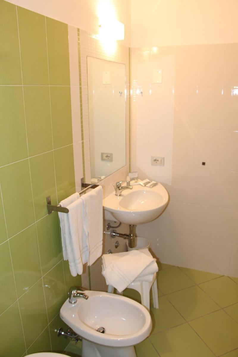 Hotel Confort Cattolica Esterno foto