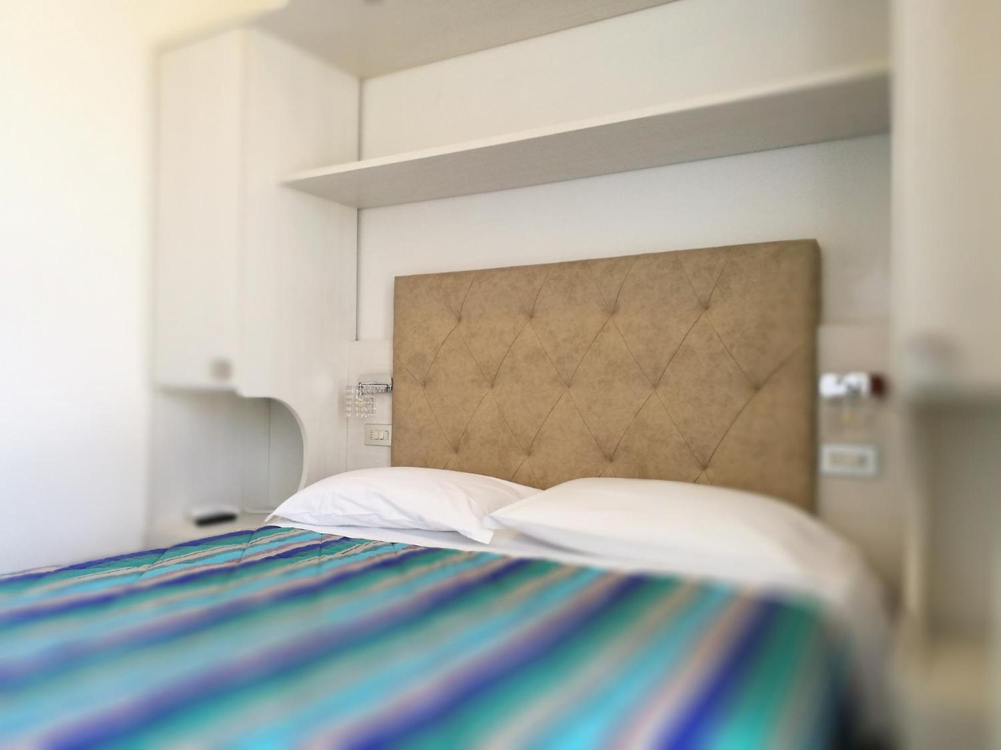 Hotel Confort Cattolica Esterno foto