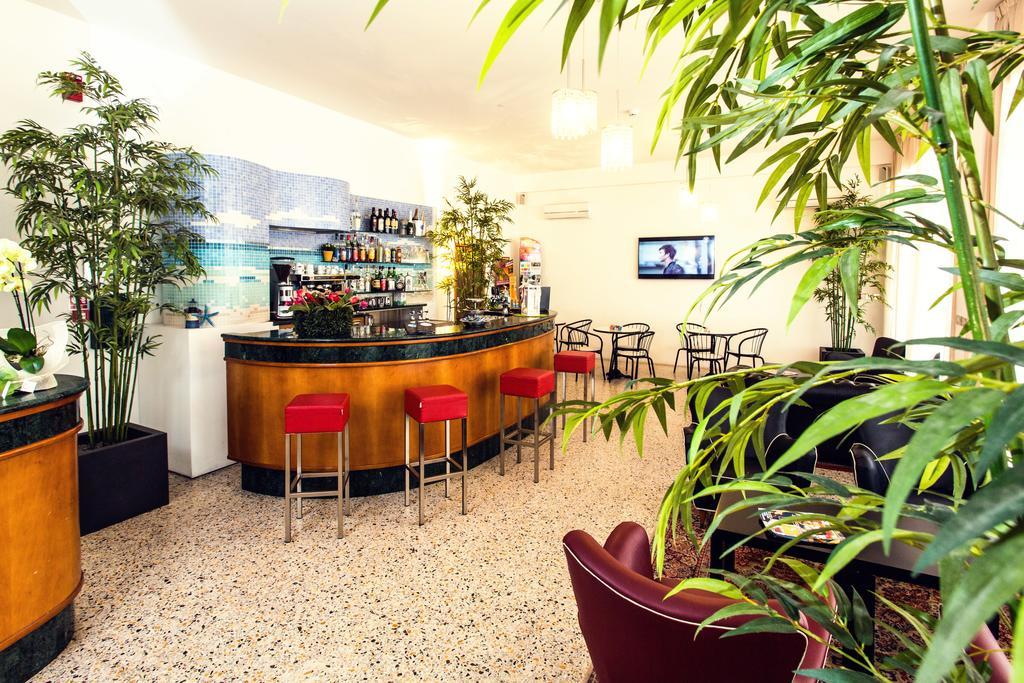 Hotel Confort Cattolica Esterno foto