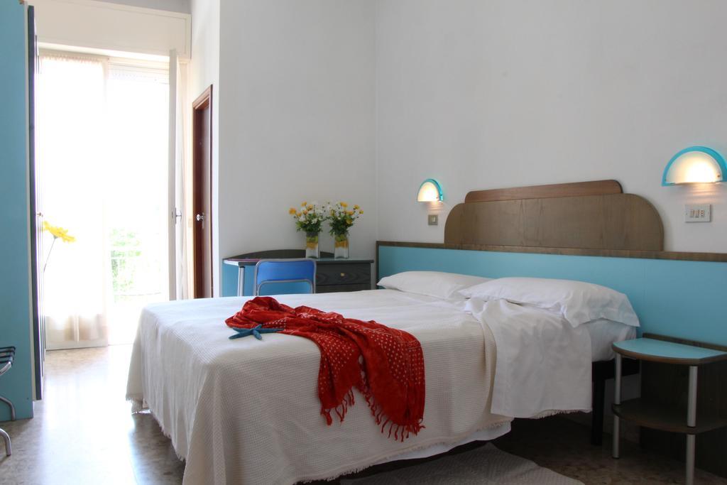 Hotel Confort Cattolica Esterno foto