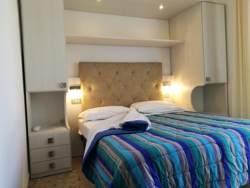 Hotel Confort Cattolica Esterno foto