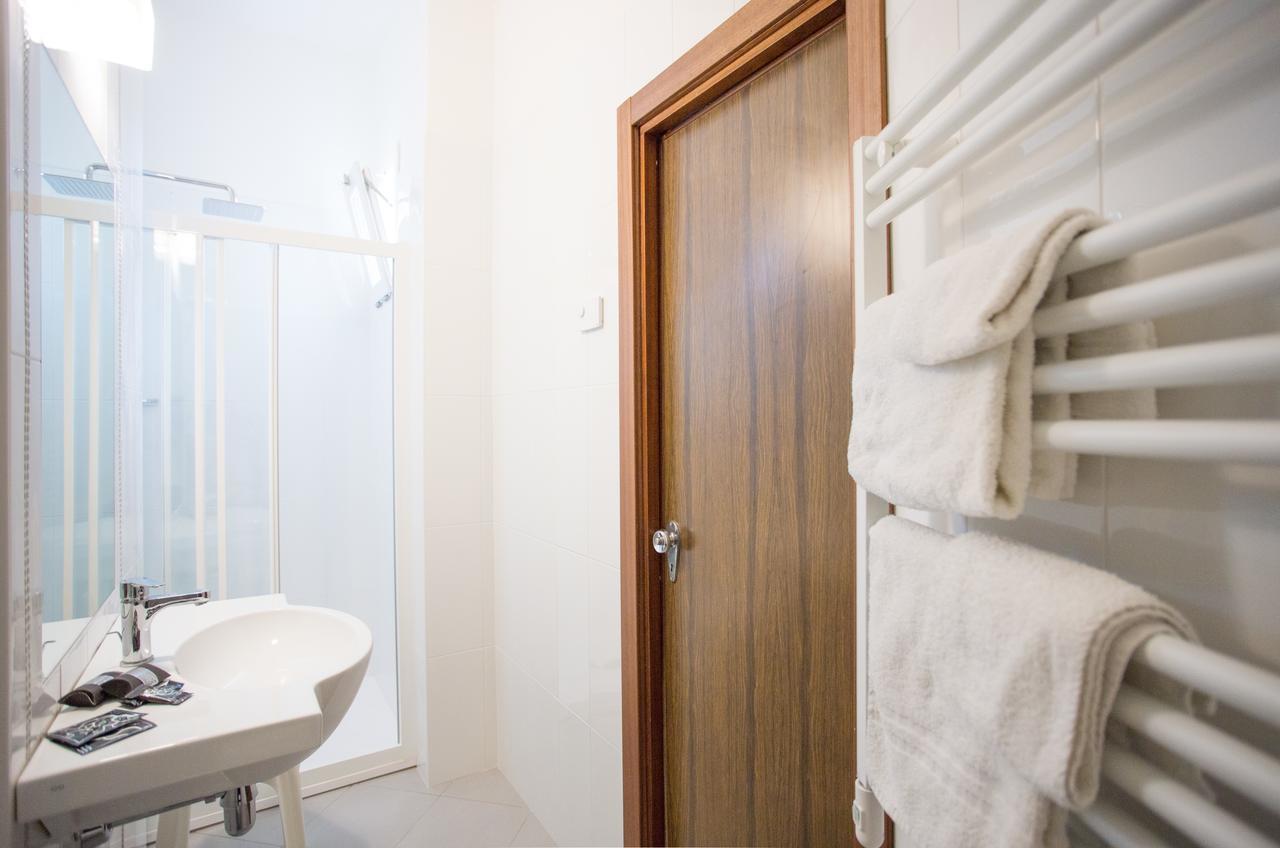 Hotel Confort Cattolica Esterno foto
